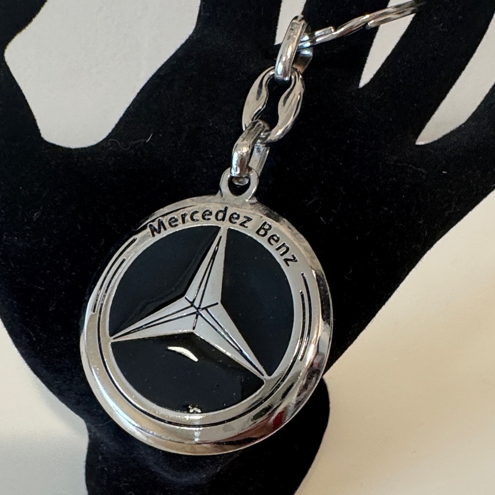 NEW✨Mercedes-Benz Silver and Black Keychain - Picture 4 of 6